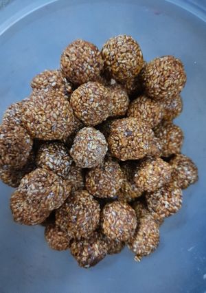তিলের নাড়ু (teeler naru recipe in Bengali) রেসিপির প্রধান ছবি
