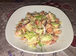 Una foto de Ensalada mixta con atún