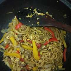 Mie goreng (Indomie) spesial beef রেসিপির প্রধান ছবি