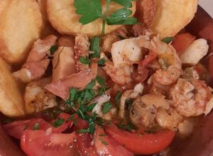 Una foto de Cazuela de Mariscos