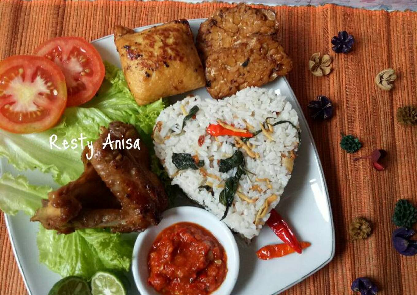 Nasi dan ayam Lewitt dengan nama yang enak