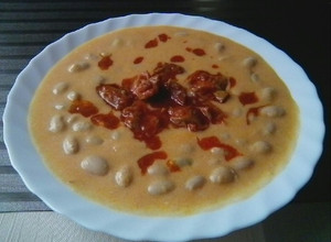 Babfőzelék (fagyasztott fejtett babból) zúzapörkölttel recept fotója