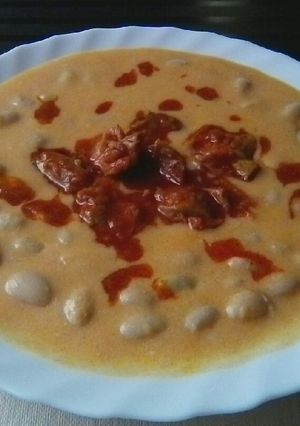 Babfőzelék (fagyasztott fejtett babból) zúzapörkölttel recept fotója