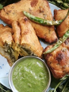 ब्रेड पकौड़ा(Bread pakoda recipe in hindi) रेसिपी मुख्य फोटो