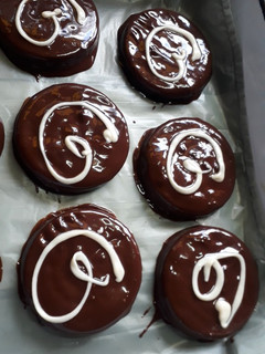 Una foto de Alfajorcitos de galletita