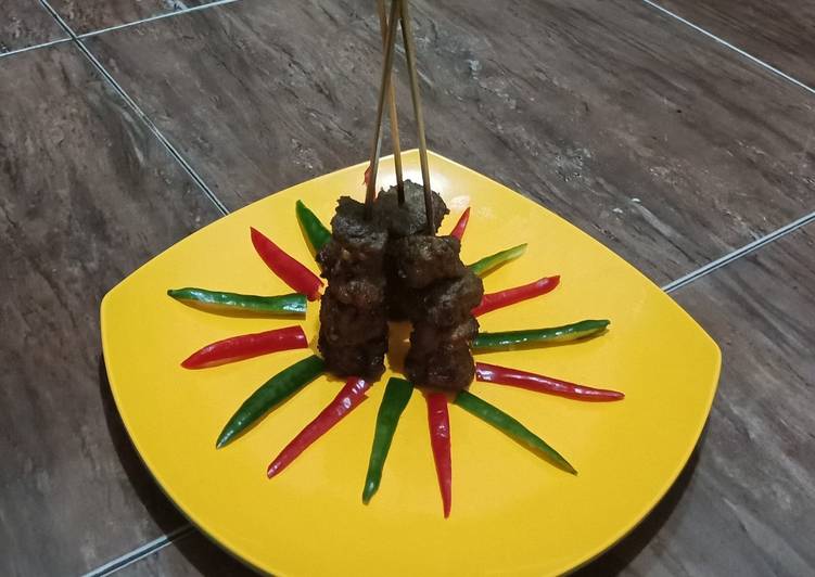 Bagaimana Menyiapkan Sate Komoh Spesial yang Enak