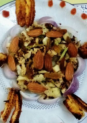 A picture of Baby corn pakora and upma.