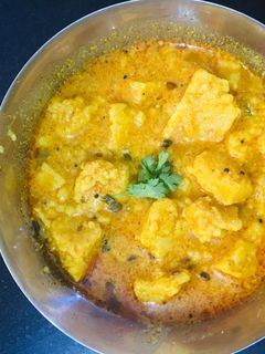 ઢોકળી નું શાક (Dhokli Shak Recipe In Gujarati) રેસીપી મુખ્ય ફોટો