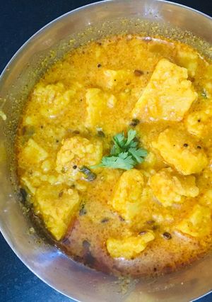 ઢોકળી નું શાક (Dhokli Shak Recipe In Gujarati) રેસીપી મુખ્ય ફોટો