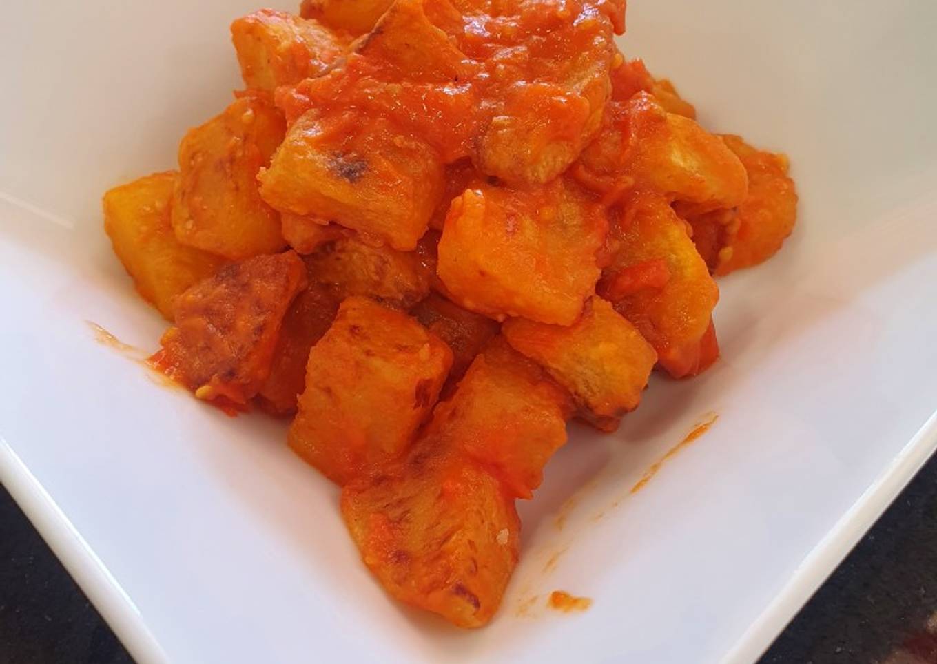 Patatas bravas en freidora de aire Cosori