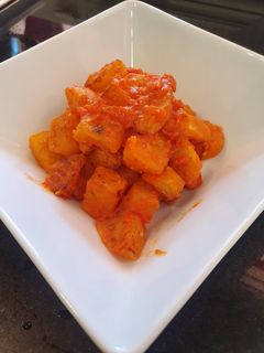 Una foto de Patatas bravas en freidora de aire Cosori