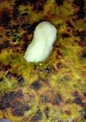 A picture of Methi parantha.