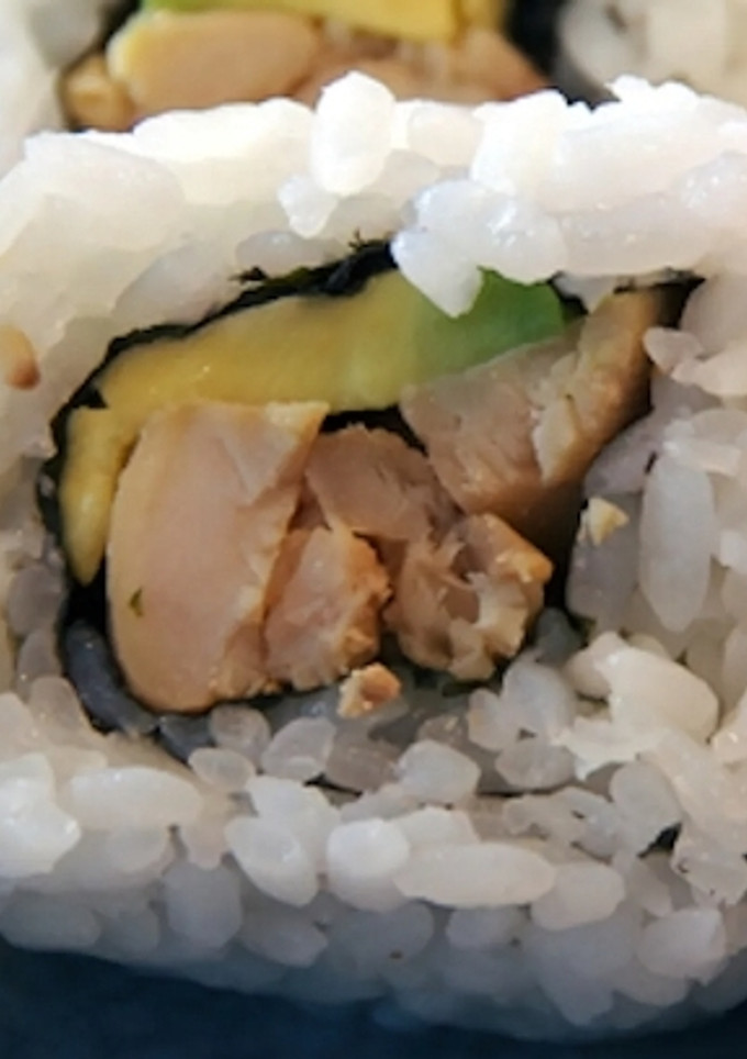 Una foto de Sushi🍣 en casa🏠,(fácil y rico)