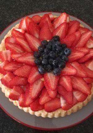Foto di Crostata morbida con crema e fragole