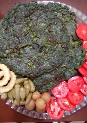 عکسی از دستور کوکو سبزی با سیر تازه 😋🌱🍅🧅🧄