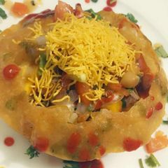 A picture of Raj kachori.