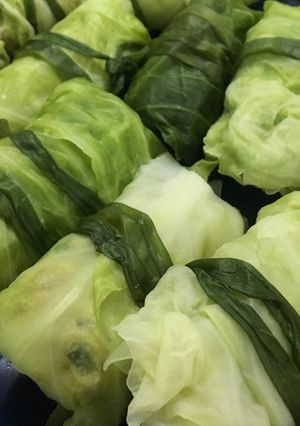 Hình của món Bắp cải cuộn thịt hấp.