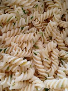 Una foto de Fusilli al aglio e olio. ॐ