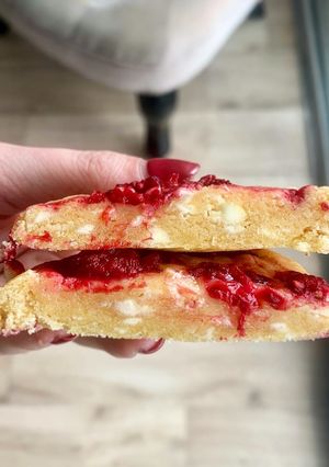 Une photo de Cookie façon subway framboises/chocolat blanc