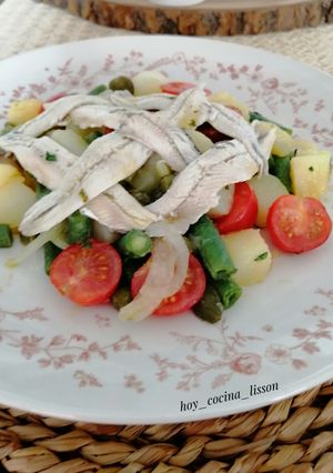 Una foto de Ensalada de patata y boquerones en vinagre