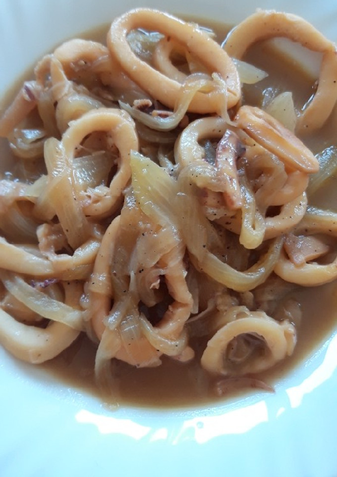 Una foto de Calamares encebollados fáciles