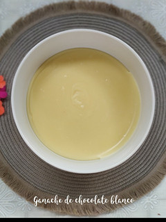 Una foto de Ganache de chocolate blanco