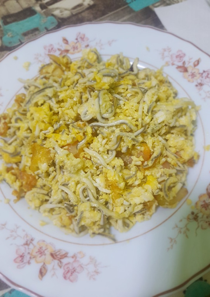 Una foto de Revuelto de gulas