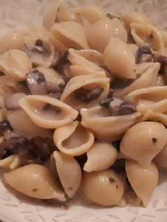Una foto de Pasta con salsa de champiñones