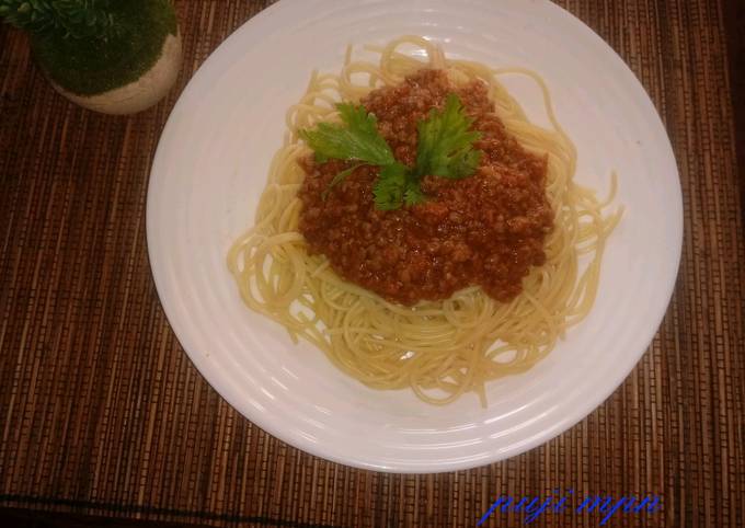 Standar Resep gampang bikin 236. Spageti Sapi Saus Bolognais dijamin lezat