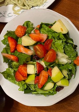 Una foto de Ensalada del bosque y vinagreta de naranja 🍊