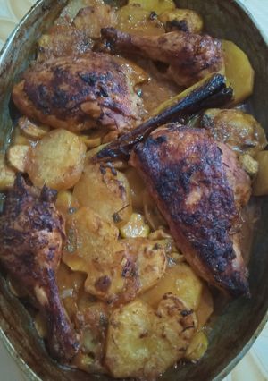 صورة لوصفة بطاطا بلدجاج مجمرين يممممم 😋😋