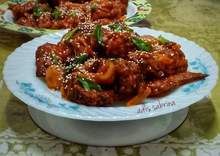Dakgangjeong aka Korean spicy chicken wings