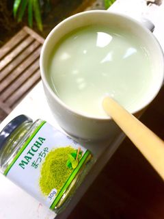 Hình của món Món ăn vặt tốt cho sức khoẻ: Trà sữa matcha mật ong.