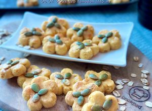 Gambar Biskut Oat Badam Rangup dengan Tip (Biskut Raya)