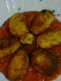 Una foto de Albóndigas de bacalao con salsa de tomate