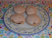 Una foto de relleno macarons