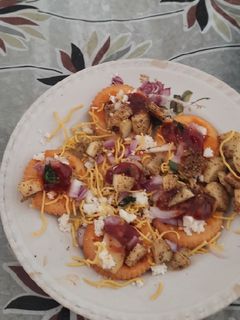 બિસ્કિટ ચાટ (Biscuit Chaat Recipe In Gujarati) રેસીપી મુખ્ય ફોટો