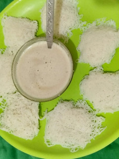 இடியாப்பம் தேங்காய் பால் (Idiappam thenkaai paal recipe in tamil) செய்முறை முக்கிய புகைப்படம்