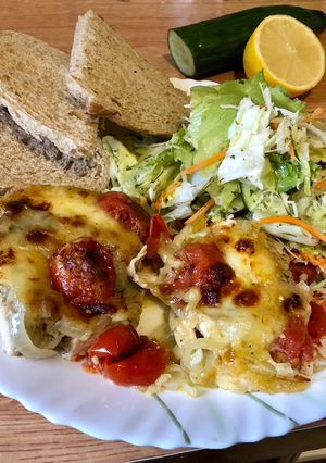 Paradicsomos-mozzarellás csirkemell recept fotója