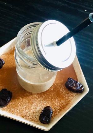 A picture of Dates Cinnamon Shake.