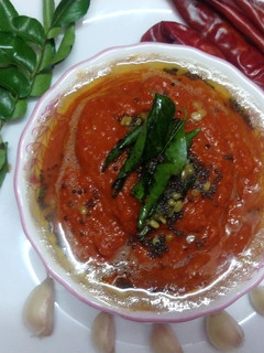 பூண்டு கார சட்னி (Poondu Kaara Chutney Recipe in Tamil) செய்முறை முக்கிய புகைப்படம்