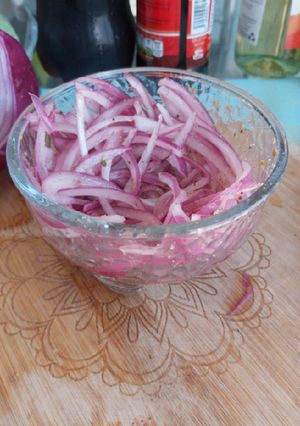 Una foto de Cebollita morada encurtida