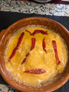 Una foto de Lenguados en salsa de almendras y pimiento rojo