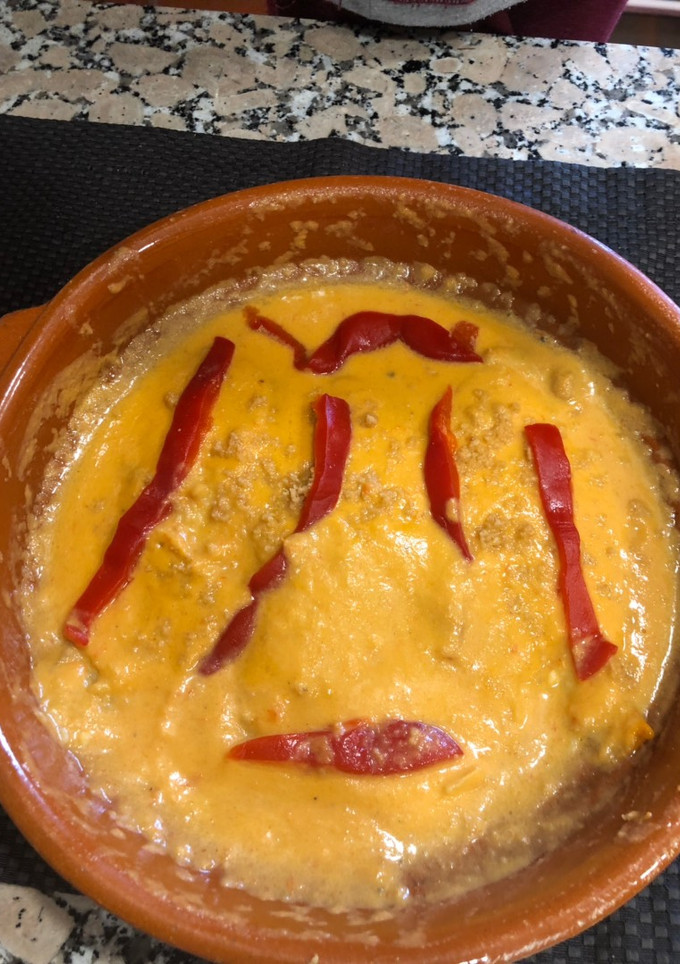 Una foto de Lenguados en salsa de almendras y pimiento rojo