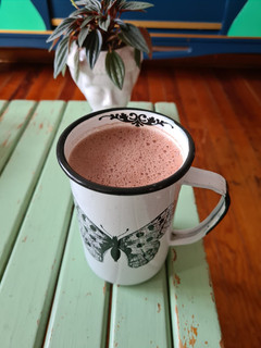 Una foto de Chocolate de agua con lavanda y miel