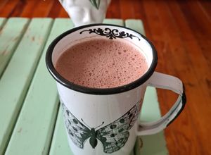 Una foto de Chocolate de agua con lavanda y miel