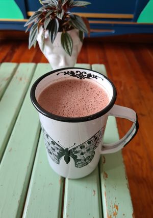 Una foto de Chocolate de agua con lavanda y miel