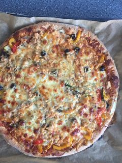 Una foto de Pizza casera con masa sin amasar 🍕