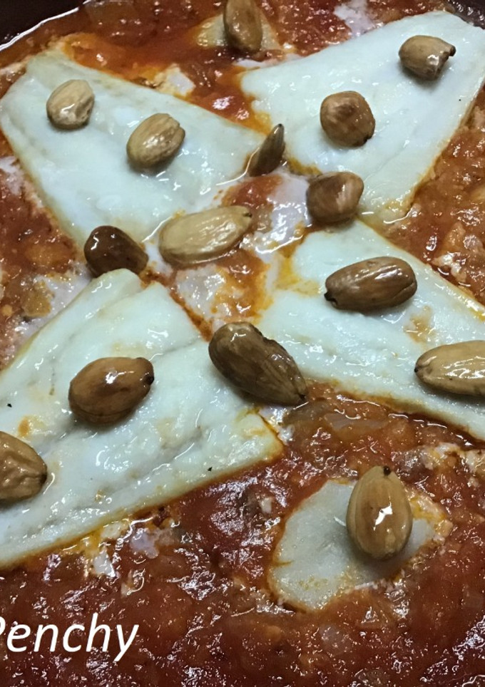 Una foto de Bacalao con picada en salsa de almendras