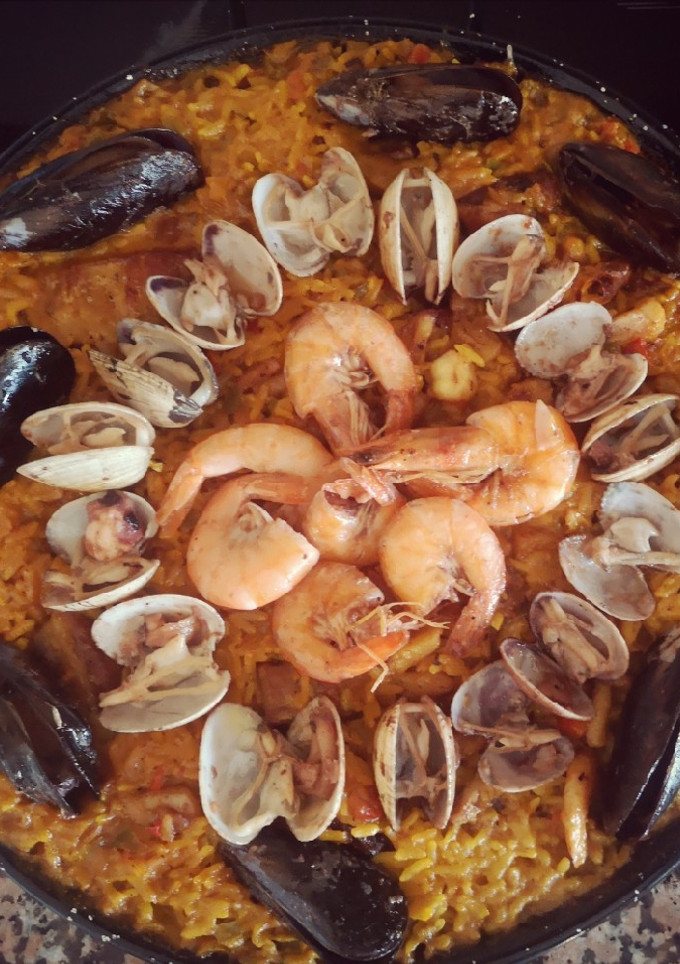 Una foto de Paella al horno